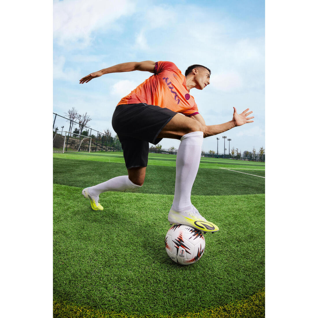 Balón de futbol oficial UEFA Europa League 2025/2026 talla 5 vendido con caja - Image 16
