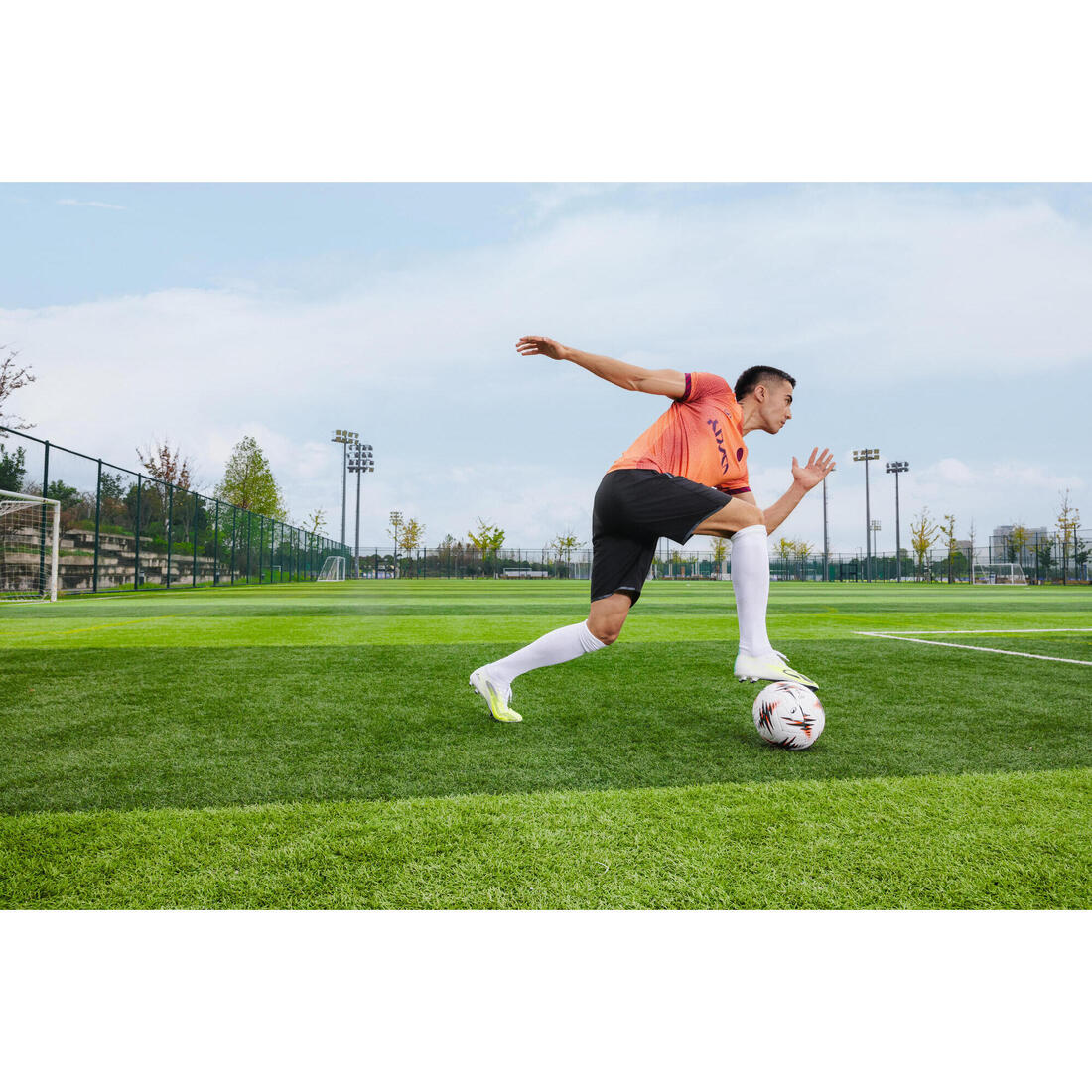 Balón de futbol oficial UEFA Europa League 2025/2026 talla 5 vendido con caja - Image 22