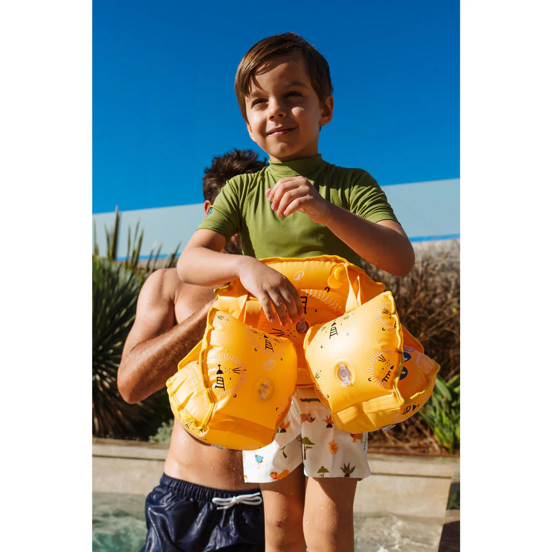 Bermudas de natación caqui con estampado de van para bebé - Image 7