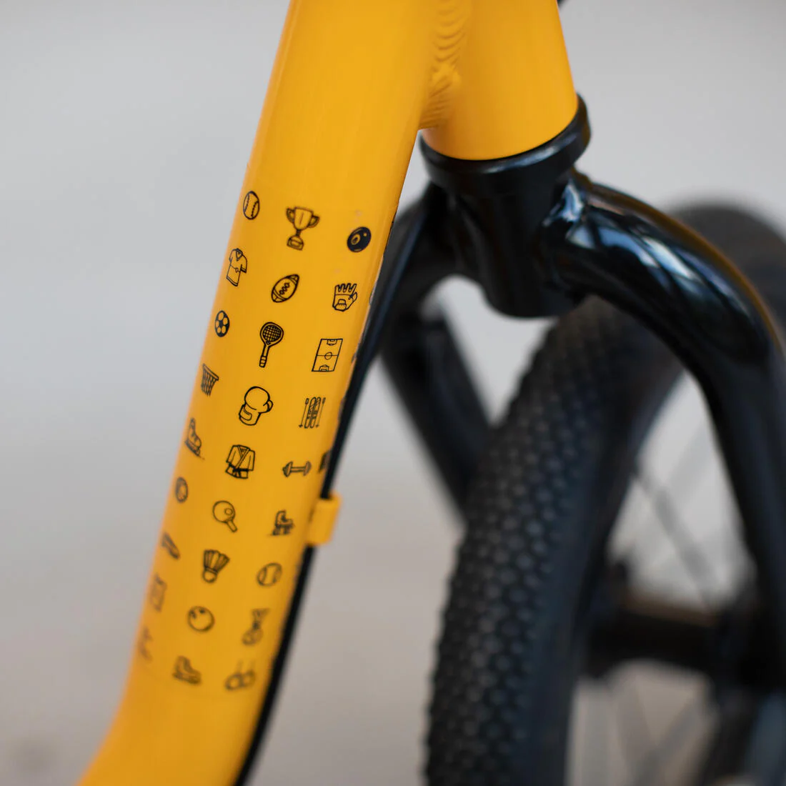 Bicicleta de aluminio sin pedales de 12 pulgadas amarilla para niños Runride 900 - Image 2