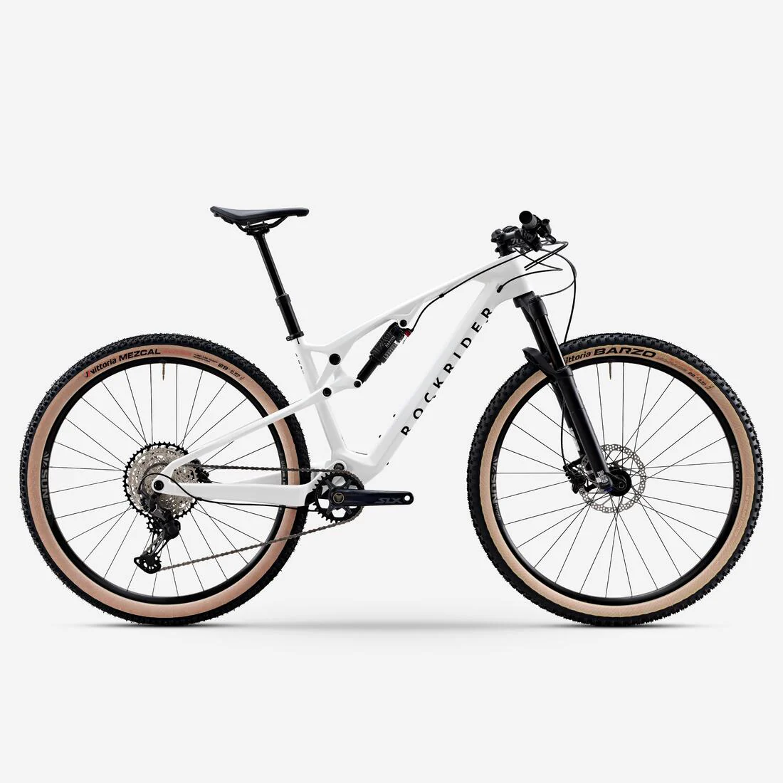 Bicicleta de MTB XC con cuadro de carbono y suspensión total blanca Race 900