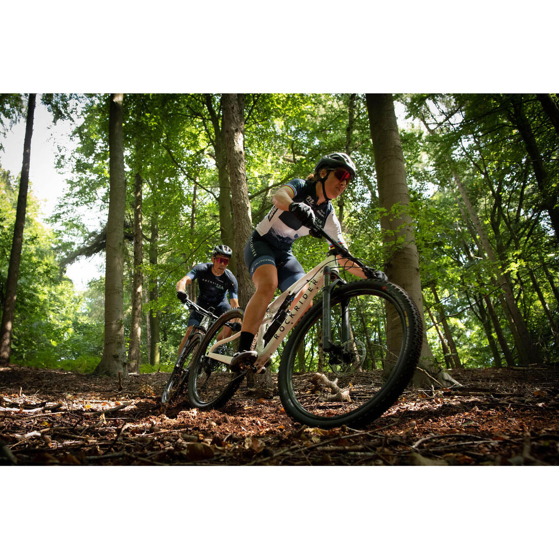 Bicicleta de MTB XC con cuadro de carbono y suspensión total blanca Race 900 - Image 9