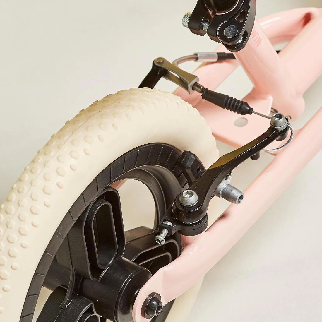 Bicicleta sin pedales de 10 pulgadas rosa con beige para niños RunRide 500 - Image 4