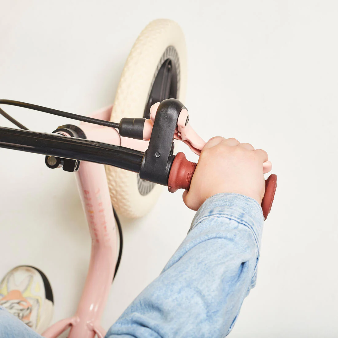 Bicicleta sin pedales de 10 pulgadas rosa con beige para niños RunRide 500 - Image 5