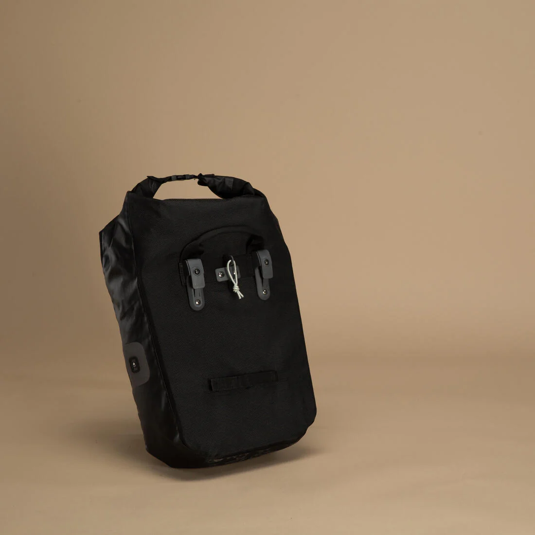 BOLSA BANDOLERA BICI 500 PARA PORTAEQUIPAJES 500 20 L IMPERMEABLE NEGRO - Image 3