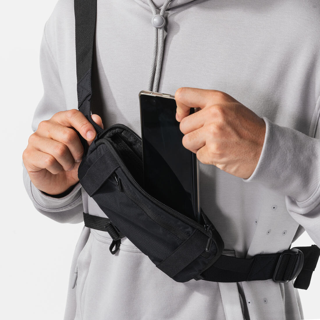 Bolsa cangurera de running de 2 posiciones de 0.5 L negra para hombre y mujer - Image 7