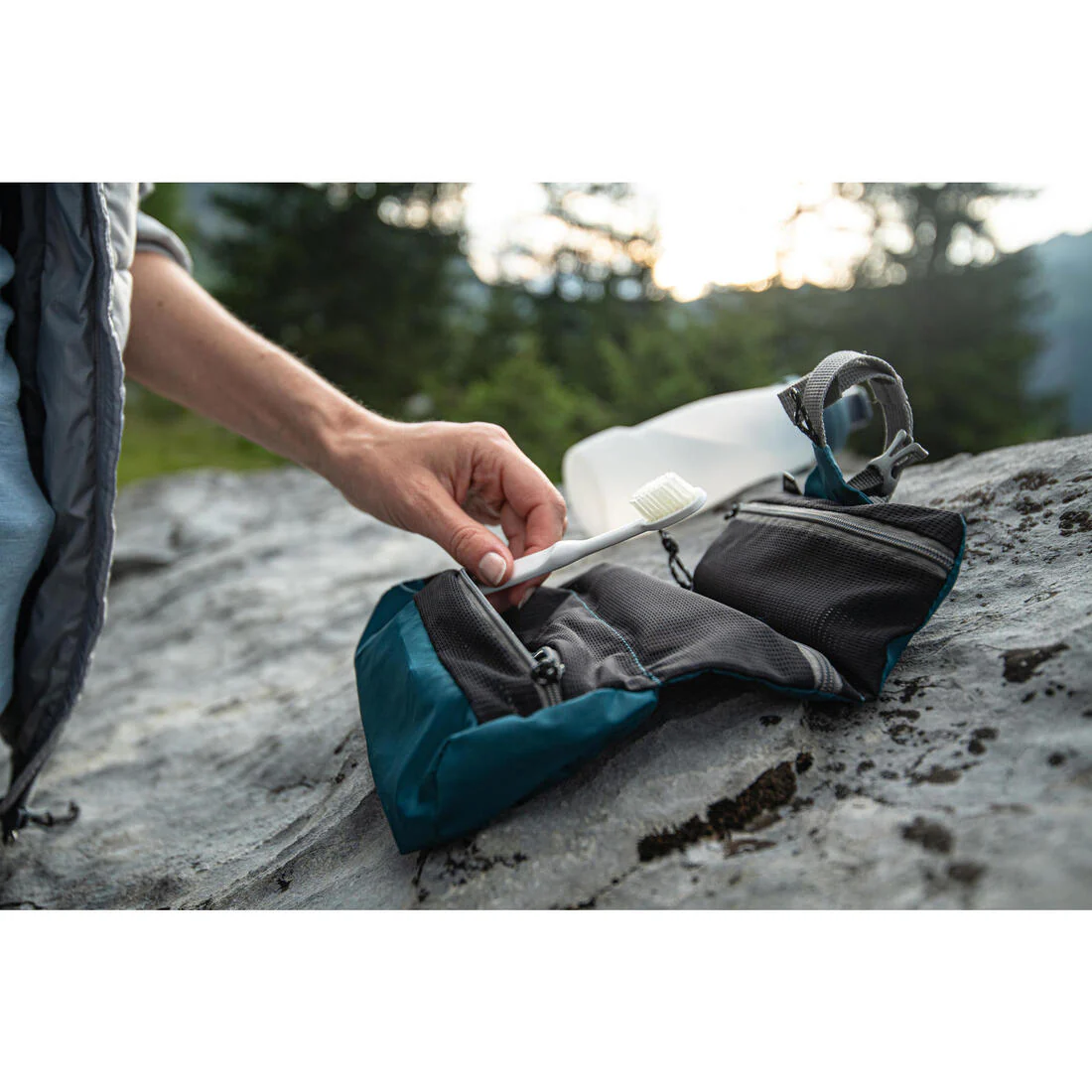 Bolsa de Baño Trekking Forclaz Ultralight Azul Plegable - Image 5