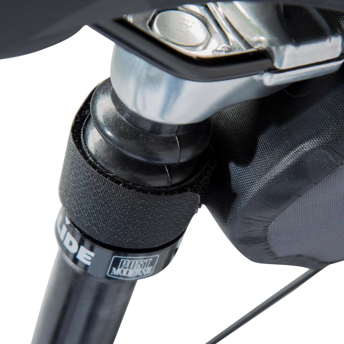 Bolsa para asiento de bicicleta estanca de 2.5 L negra - Image 6
