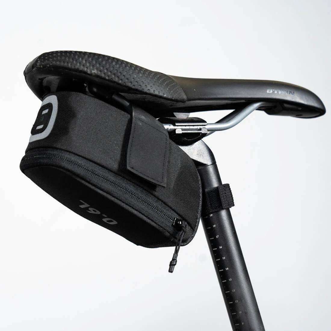 Bolsa para asiento talla M 0.6 L negro Easy - Image 3