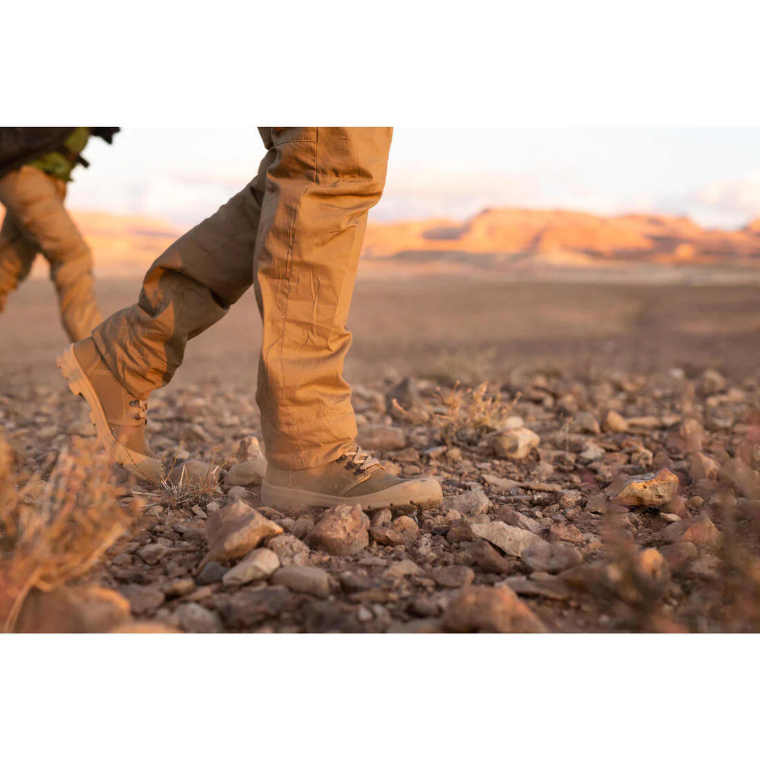 Bota de trekking en el desierto antiarena DESERT 900 unisex - Image 11