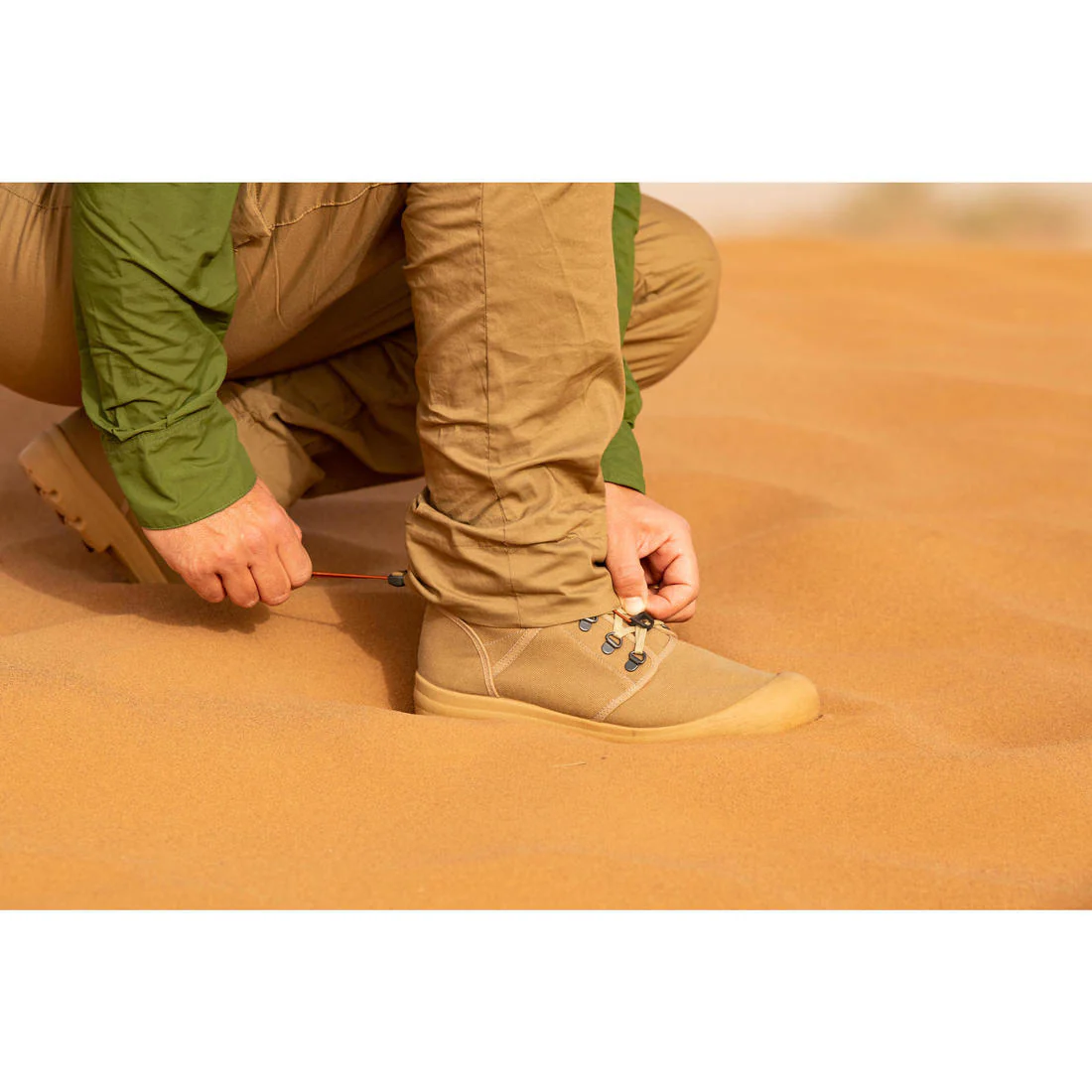 Bota de trekking en el desierto antiarena DESERT 900 unisex - Image 13