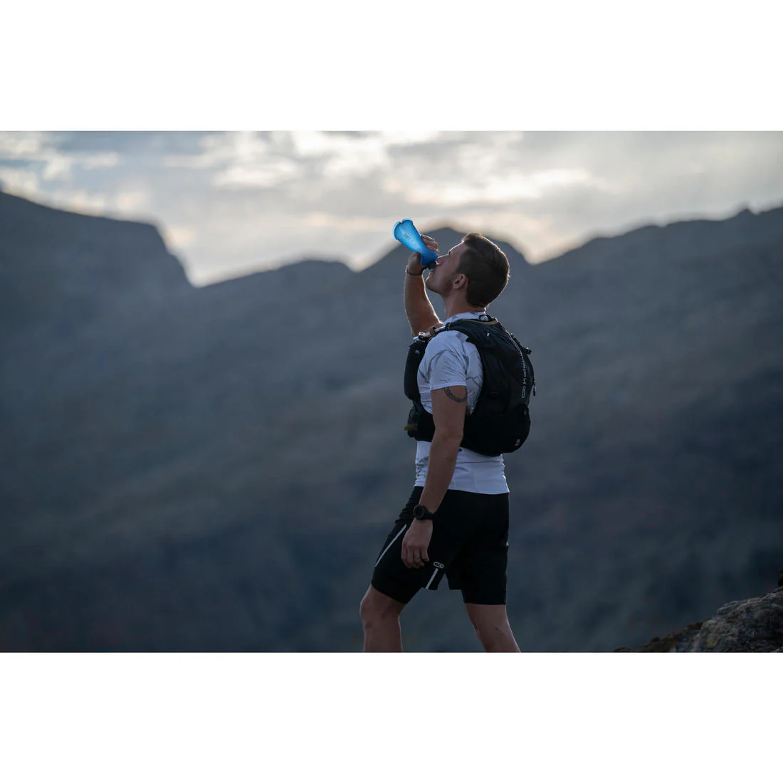 BOTELLA BLANDA PARA CARRERA EN MONTAÑA 500 ml AZUL - Image 13