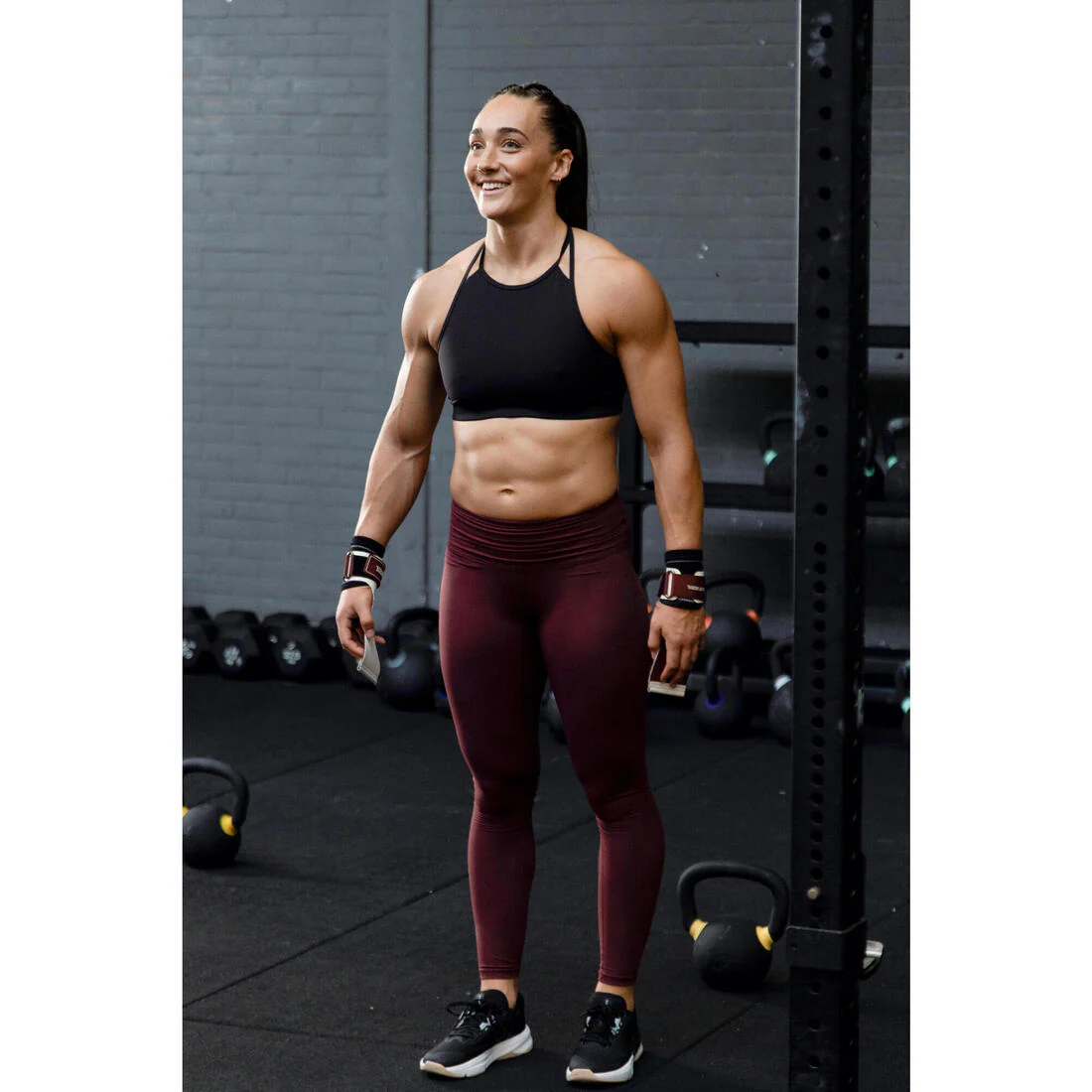 Brassiere de fitness de sujeción ligera con tirantes delgados negro para mujer - Image 8