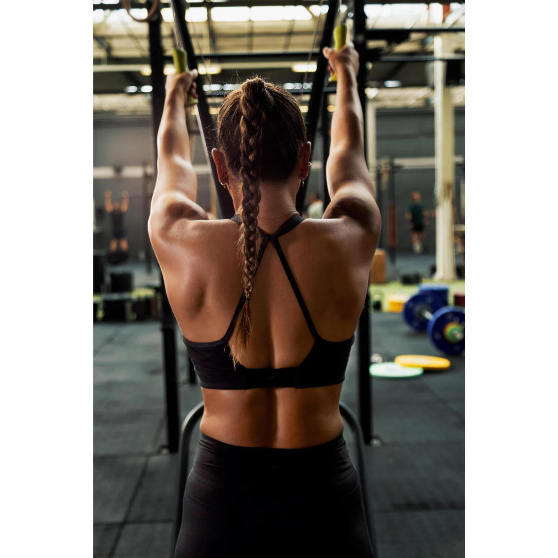 Brassiere de fitness de sujeción ligera con tirantes delgados negro para mujer - Image 9