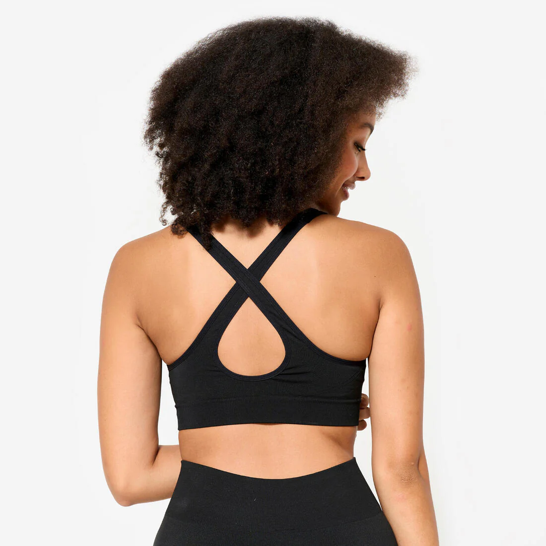 Brassiere-top de fitness de espalda cruzada y sujeción media negro para mujer - Image 3