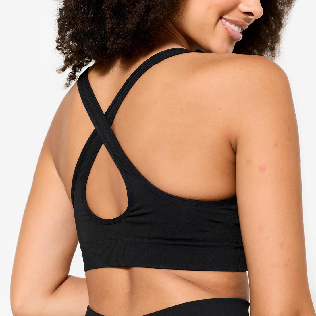 Brassiere-top de fitness de espalda cruzada y sujeción media negro para mujer - Image 4