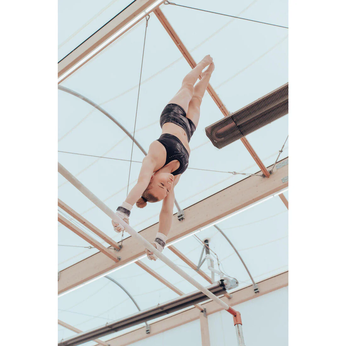 Brassiere-top de gimnasia transpirable negro con lentejuelas para niña - Image 7