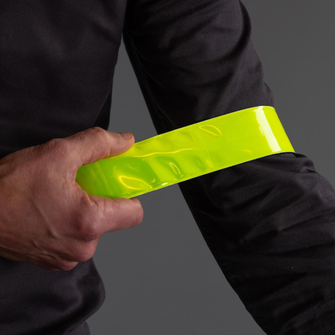Brazalete de visibilidad para ciclismo amarillo fluorescente - Image 2