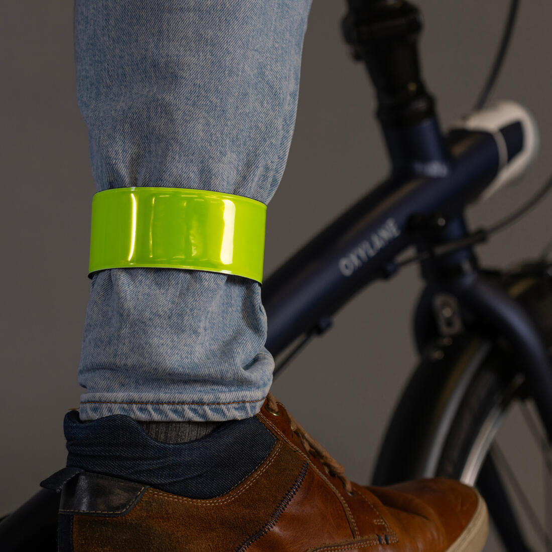 Brazalete de visibilidad para ciclismo amarillo fluorescente - Image 3