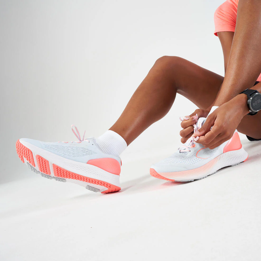 CALZADO RUNNING MUJER KIPRUN KS 500 2 GRIS Y ROJO CORAL - Image 15