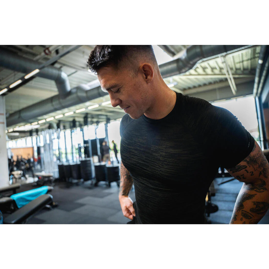 Camiseta Compresión Musculación Hombre Negro MC Transpirable Cuello Redondo - Image 15