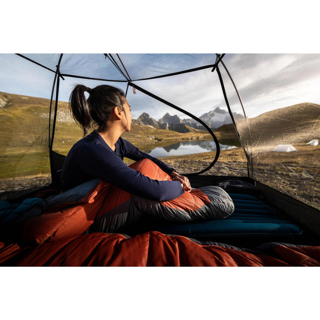 Casa de campaña de trekking tipo domo con malla para 2 personas MT500 - Image 11