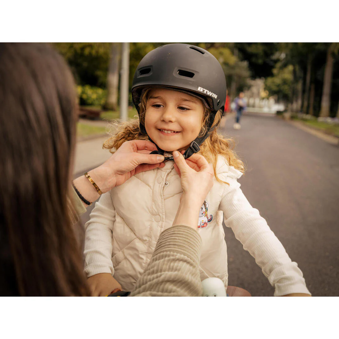 Casco de ciclismo negro para niños 500 - Image 15