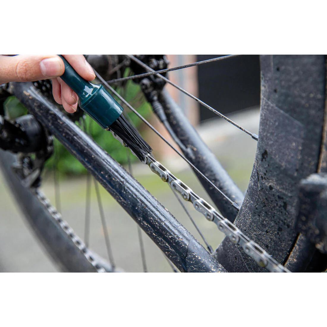 Cepillo desengrasante para transmisión de bicicleta con tapa - Image 2
