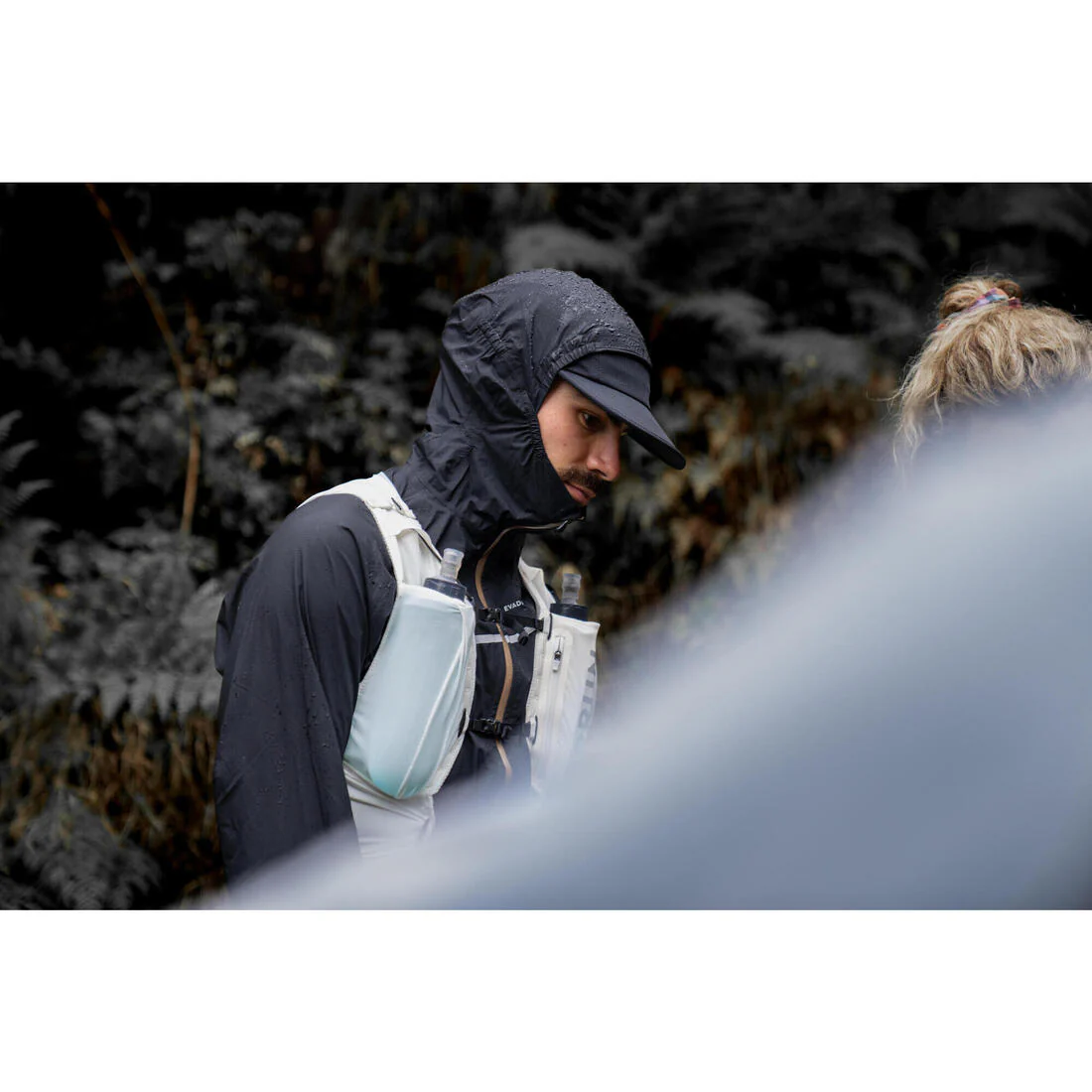 Chaleco de trail running de competencia con portabotellas blanco unisex Kiprun - Image 17