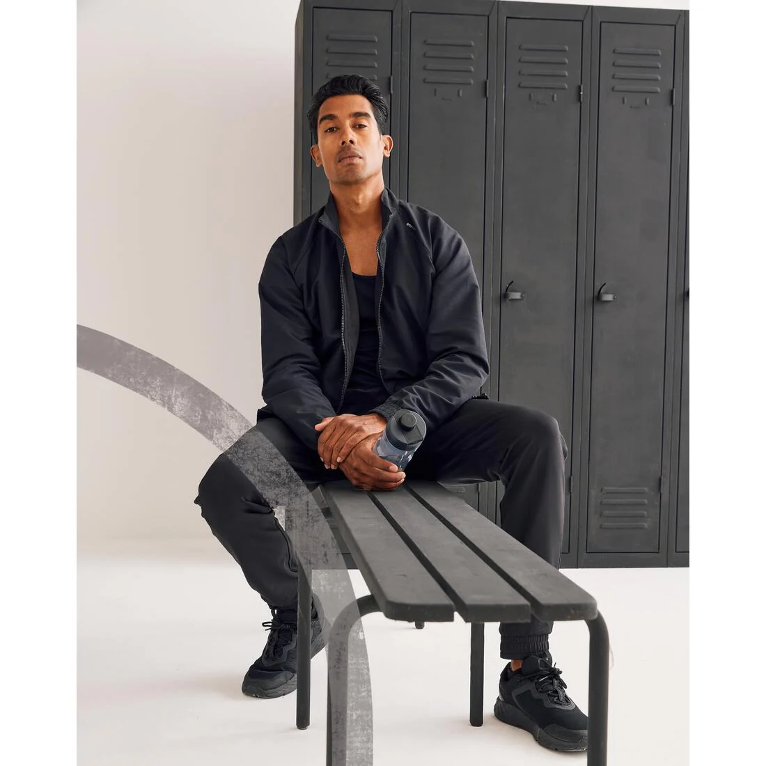Chamarra de fitness transpirable estándar negra para hombre - Image 11