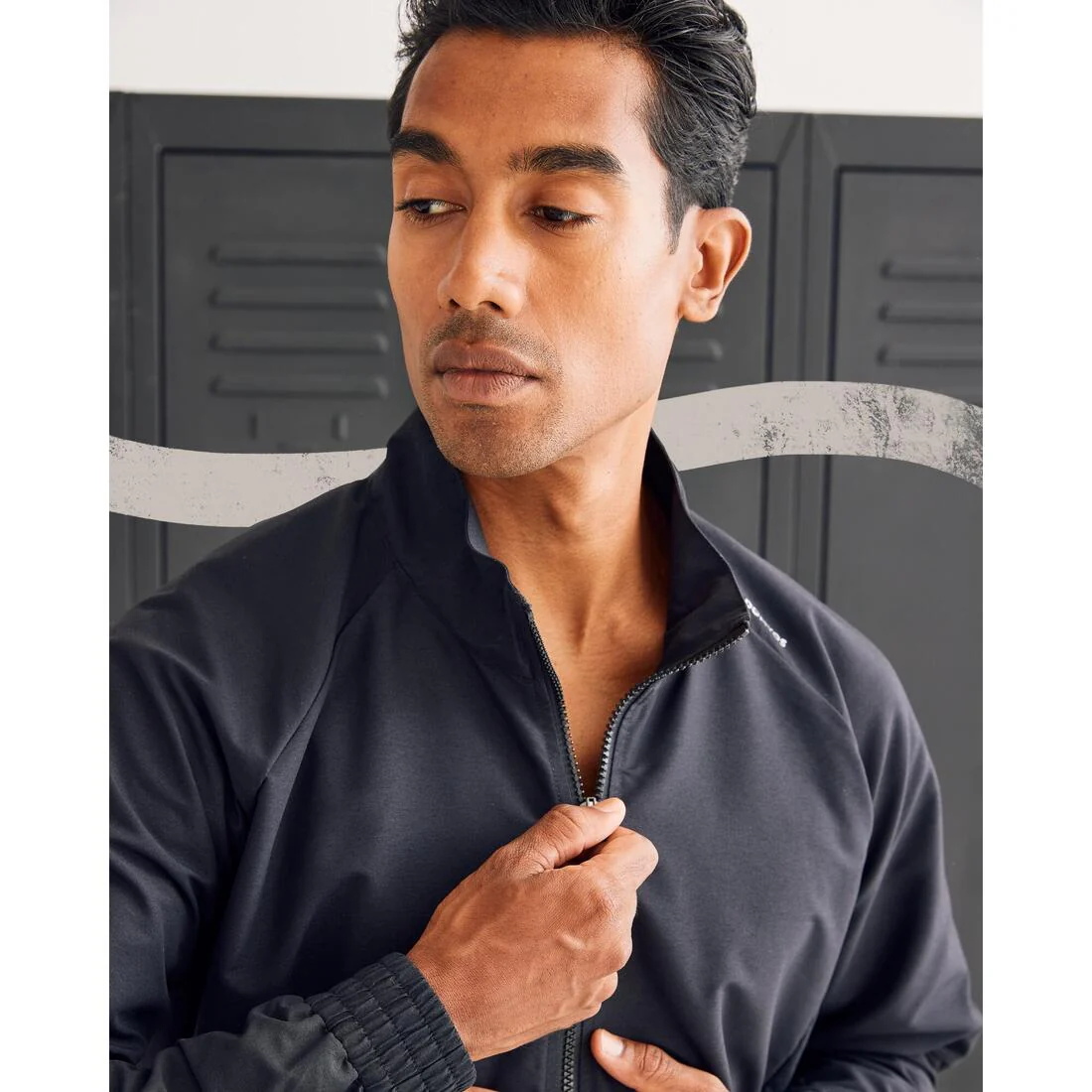 Chamarra de fitness transpirable estándar negra para hombre - Image 12