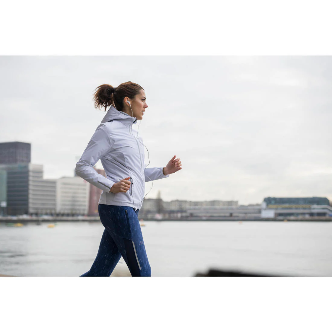 Chamarra de Running con capucha para Mujer - Perlante - Rain - Blanco - Image 9
