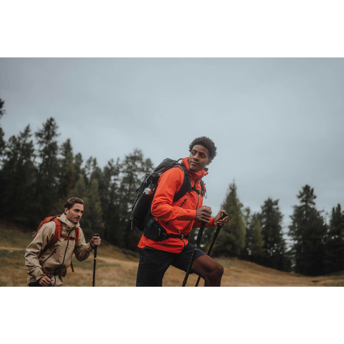 Chamarra de senderismo en montaña impermeable beige para hombre MH500 - Image 16