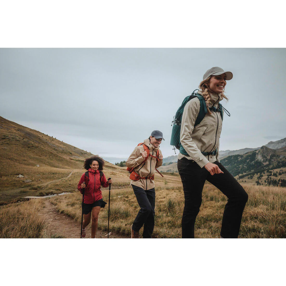 Chamarra de senderismo en montaña impermeable beige para hombre MH500 - Image 17