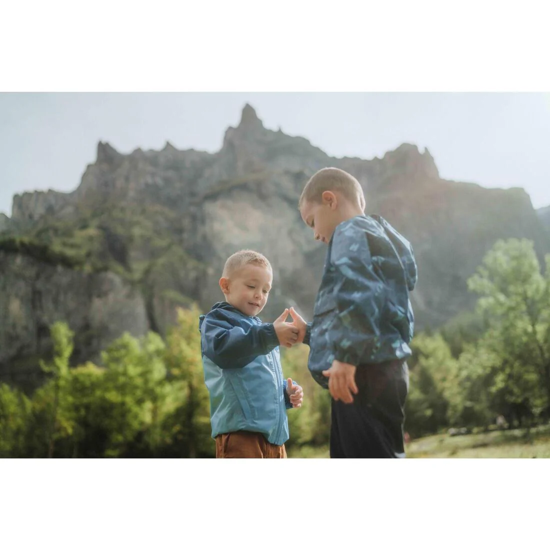 Chamarra de senderismo impermeable azul para niños de 2 a 6 años MH100 Zip - Image 9