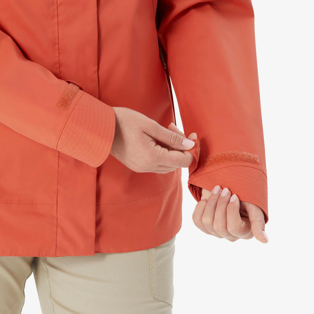 Chamarra de senderismo impermeable negra para mujer NH500 - Image 20