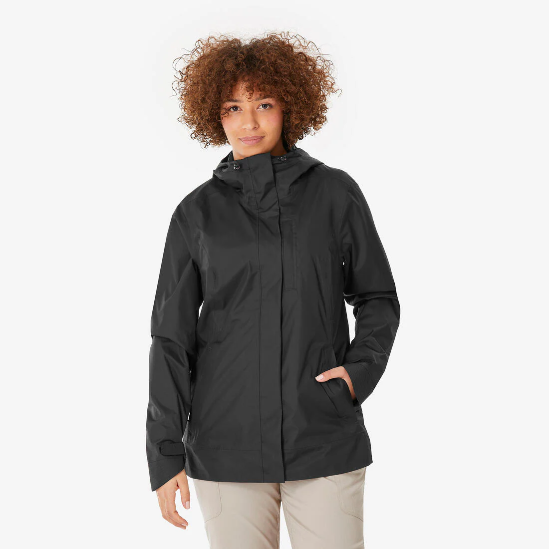 Chamarra de senderismo impermeable negra para mujer NH500 - Image 3
