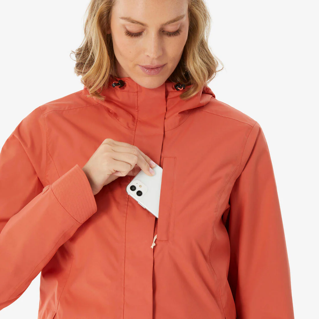Chamarra de senderismo impermeable negra para mujer NH500 - Image 30