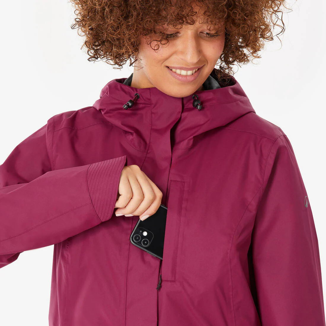 Chamarra de senderismo impermeable negra para mujer NH500 - Image 31