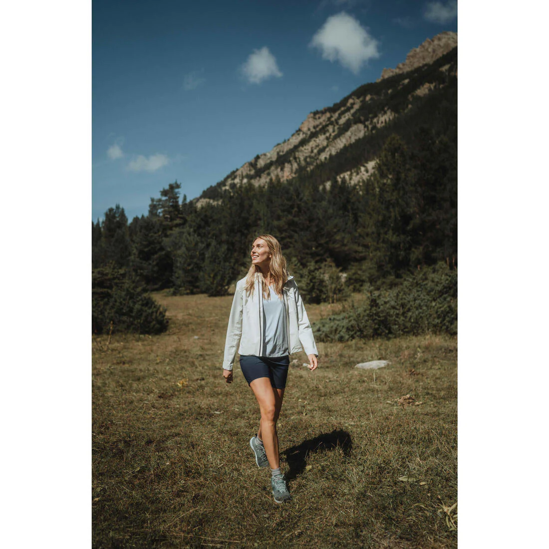 Chamarra de senderismo impermeable para mujer MH100 - Image 28