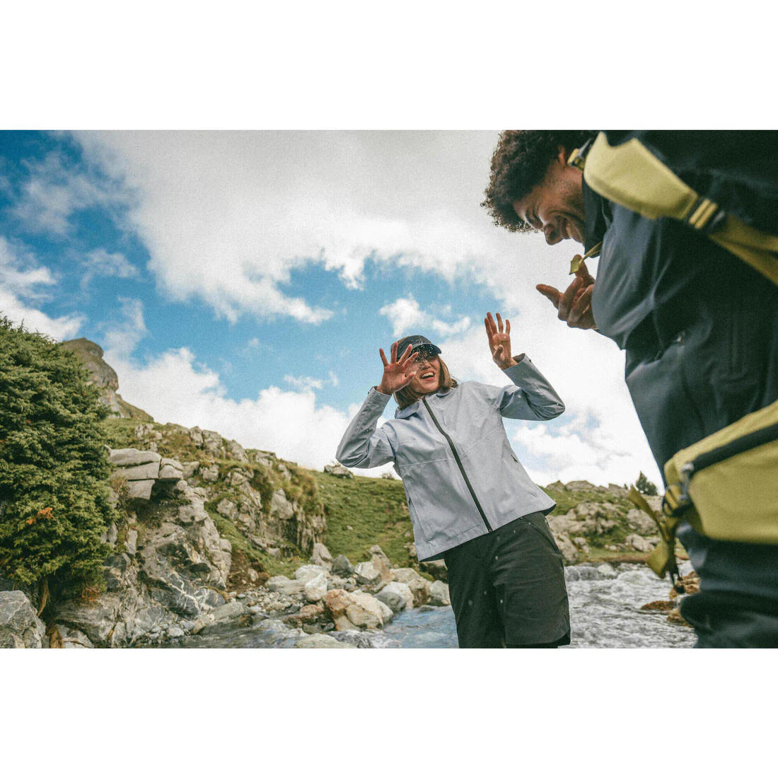 Chamarra de senderismo impermeable para mujer MH100 - Image 30