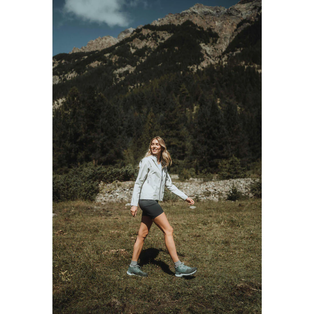 Chamarra de senderismo impermeable para mujer MH100 - Image 31
