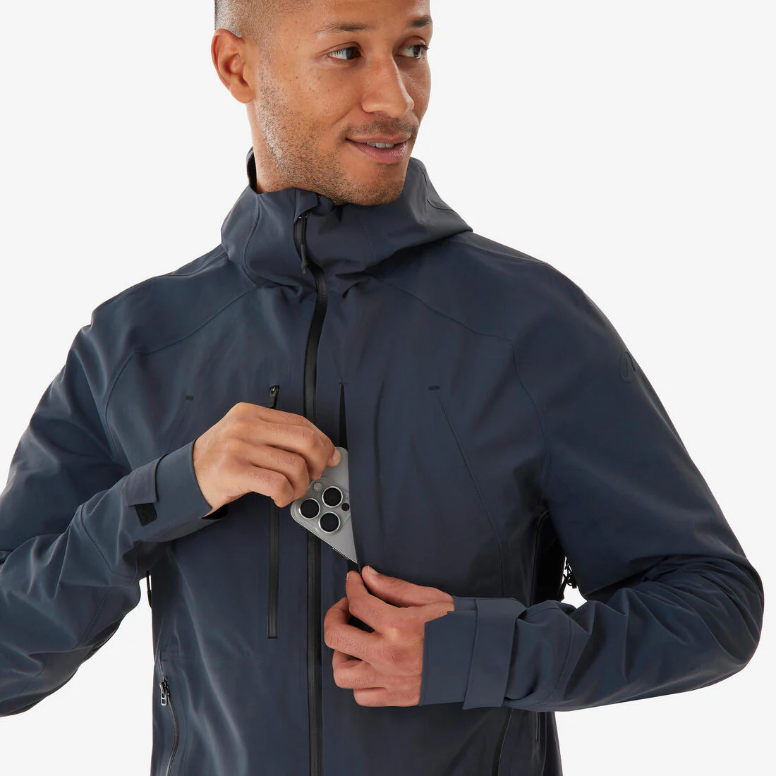 Chamarra de senderismo ligera e impermeable gris para hombre MH900 - Image 12