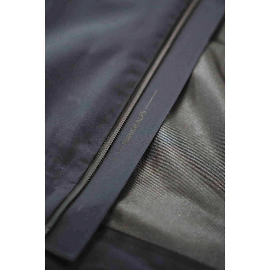 Chamarra de senderismo ligera e impermeable gris para hombre MH900 - Image 20