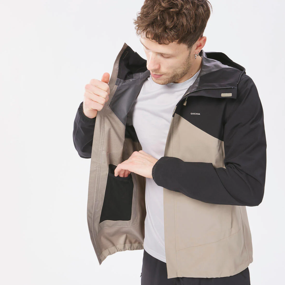 Chamarra de senderismo ligera e impermeable para hombre MH150 - Image 7