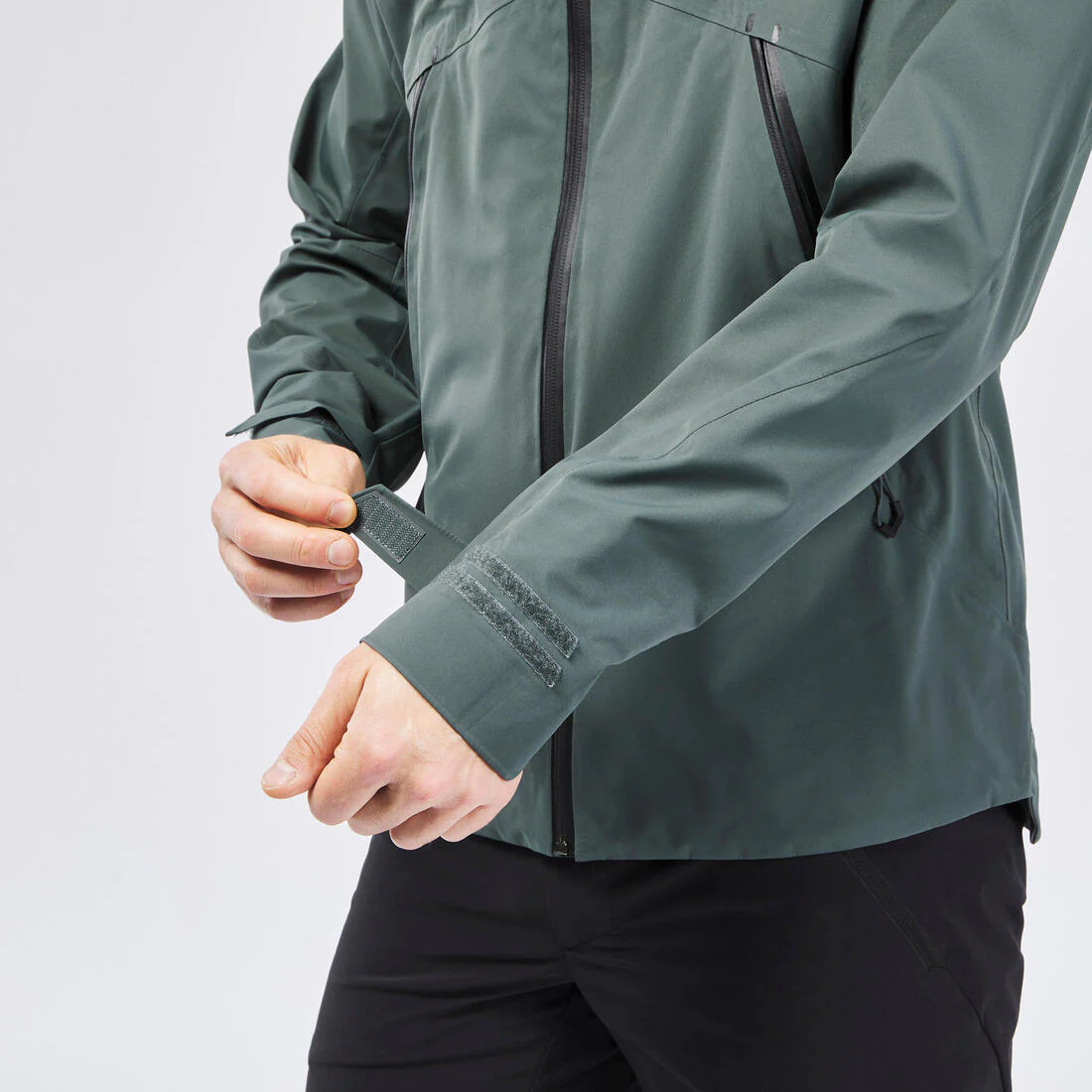Chamarra de senderismo ligera e impermeable para hombre MH500 - Image 12