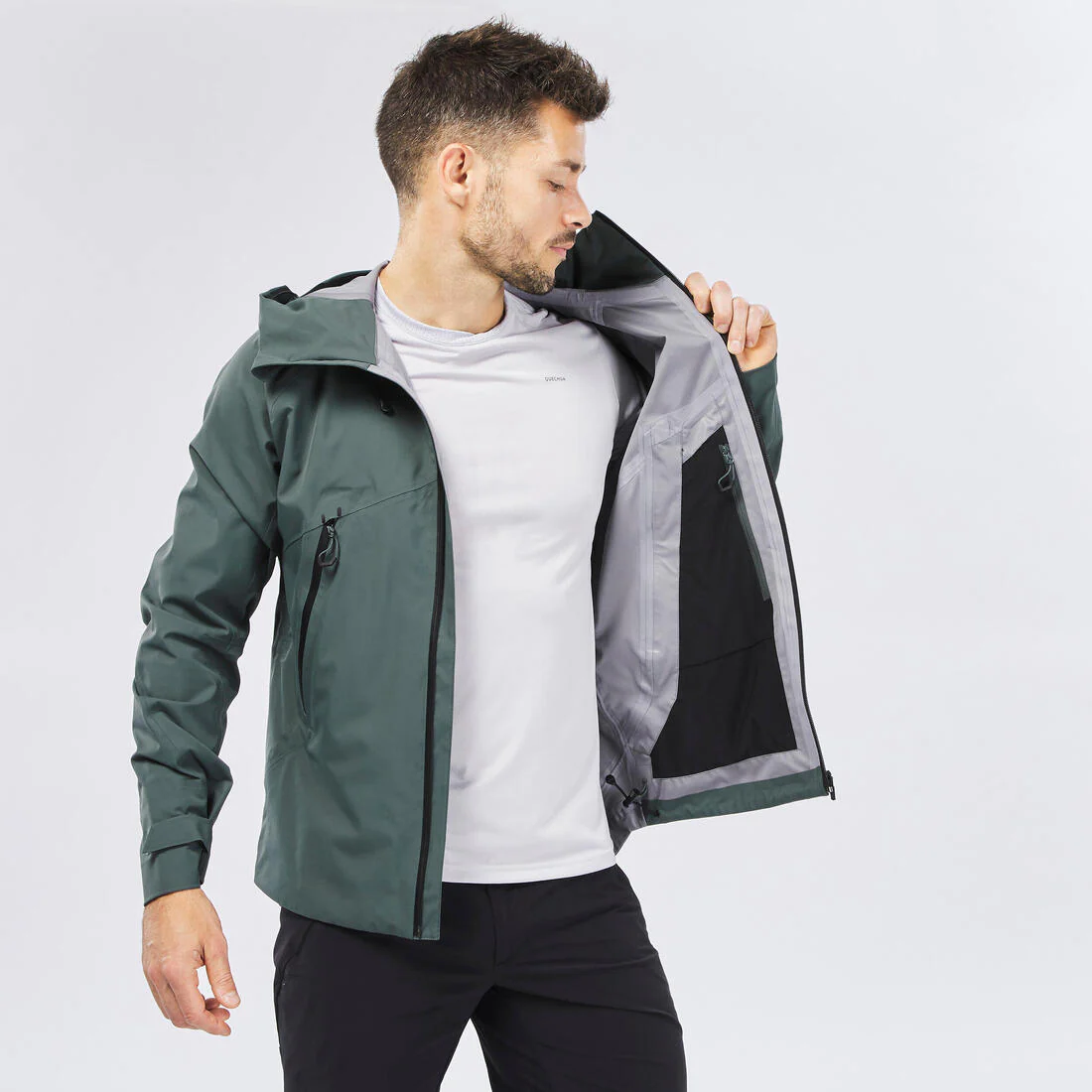 Chamarra de senderismo ligera e impermeable para hombre MH500 - Image 18
