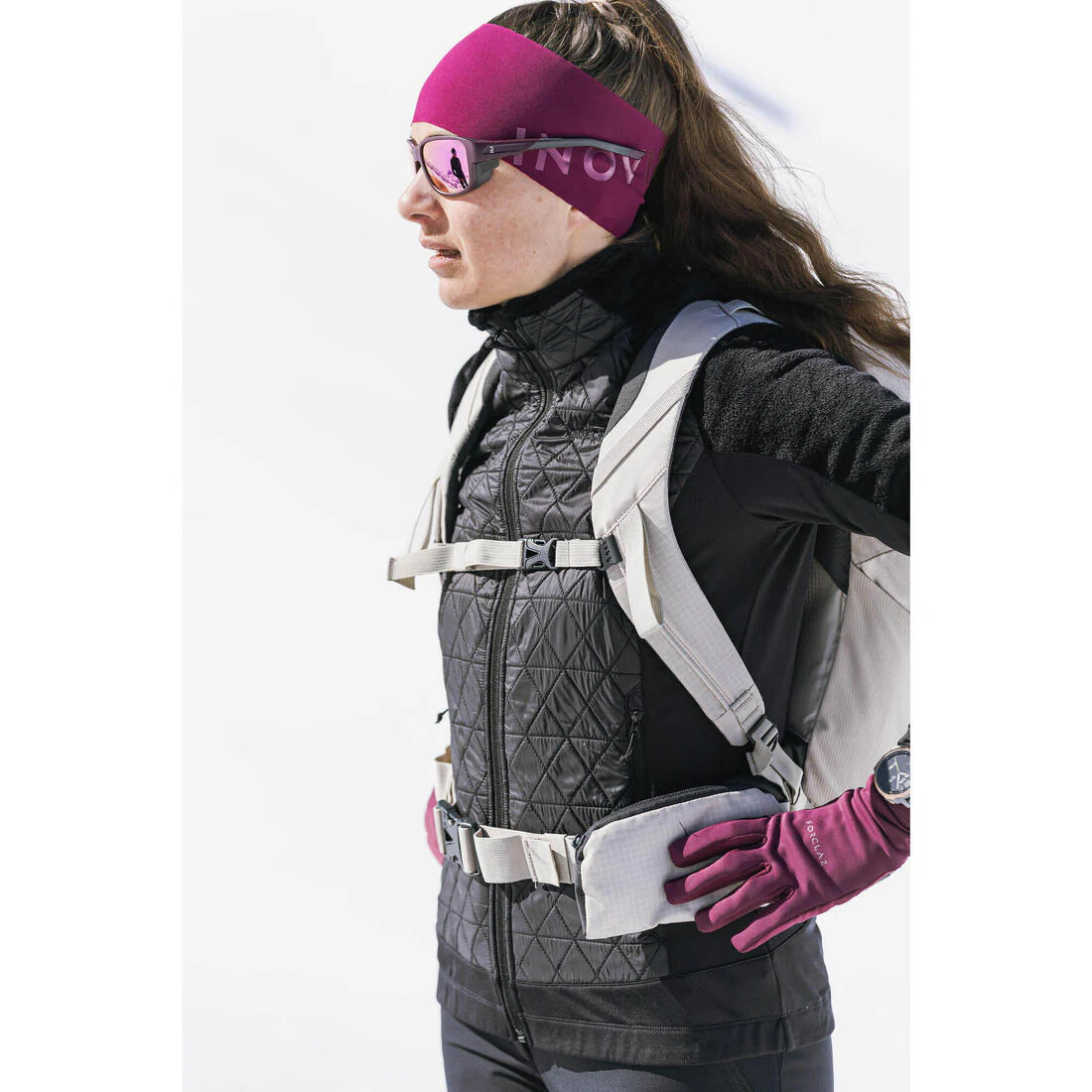 Chamarra de senderismo polar, cálida e híbrido negra para mujer MH900 Mountain - Image 9