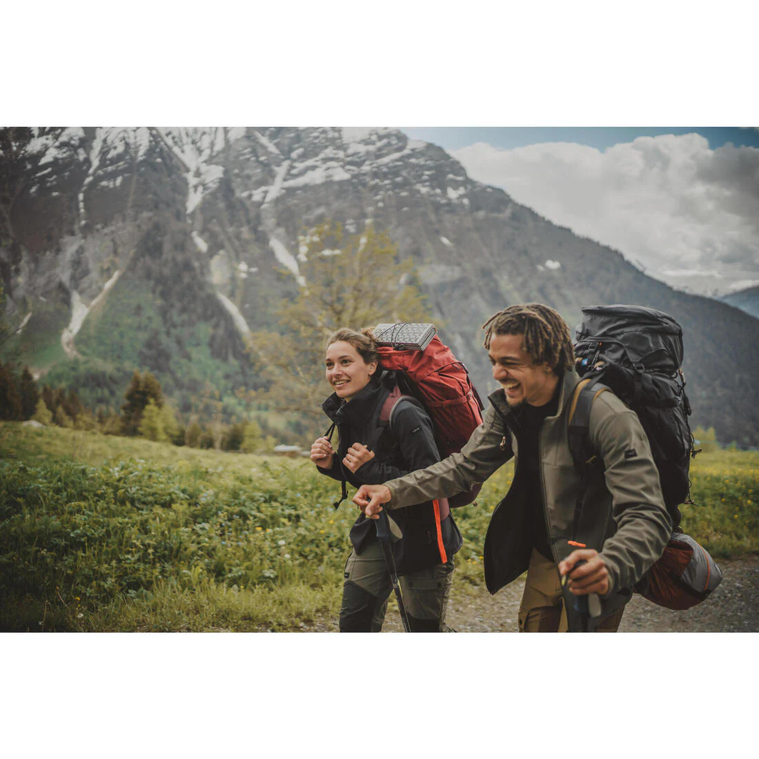 Chamarra de senderismo rompevientos negra para mujer Softshell MT100 - Image 9