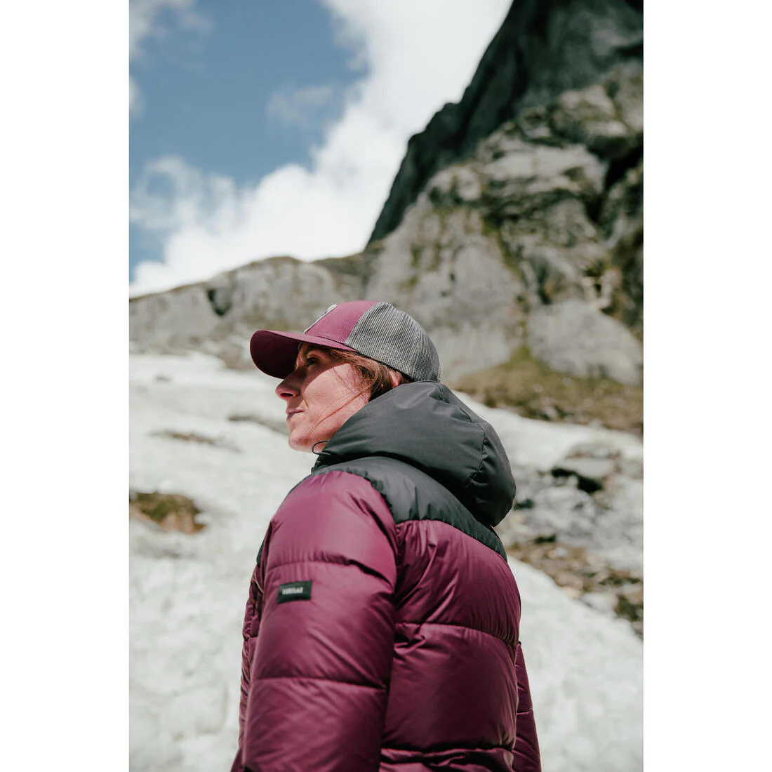 Chamarra de trekking acolchada cálida de plumón con capucha para mujer MT900 - Image 13